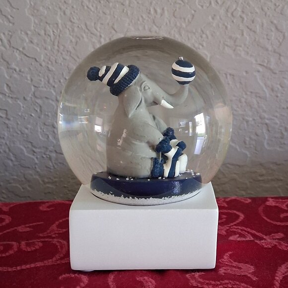 J. Crew Holiday 2017 Collectible Snow Globe - Picture 3 of 10